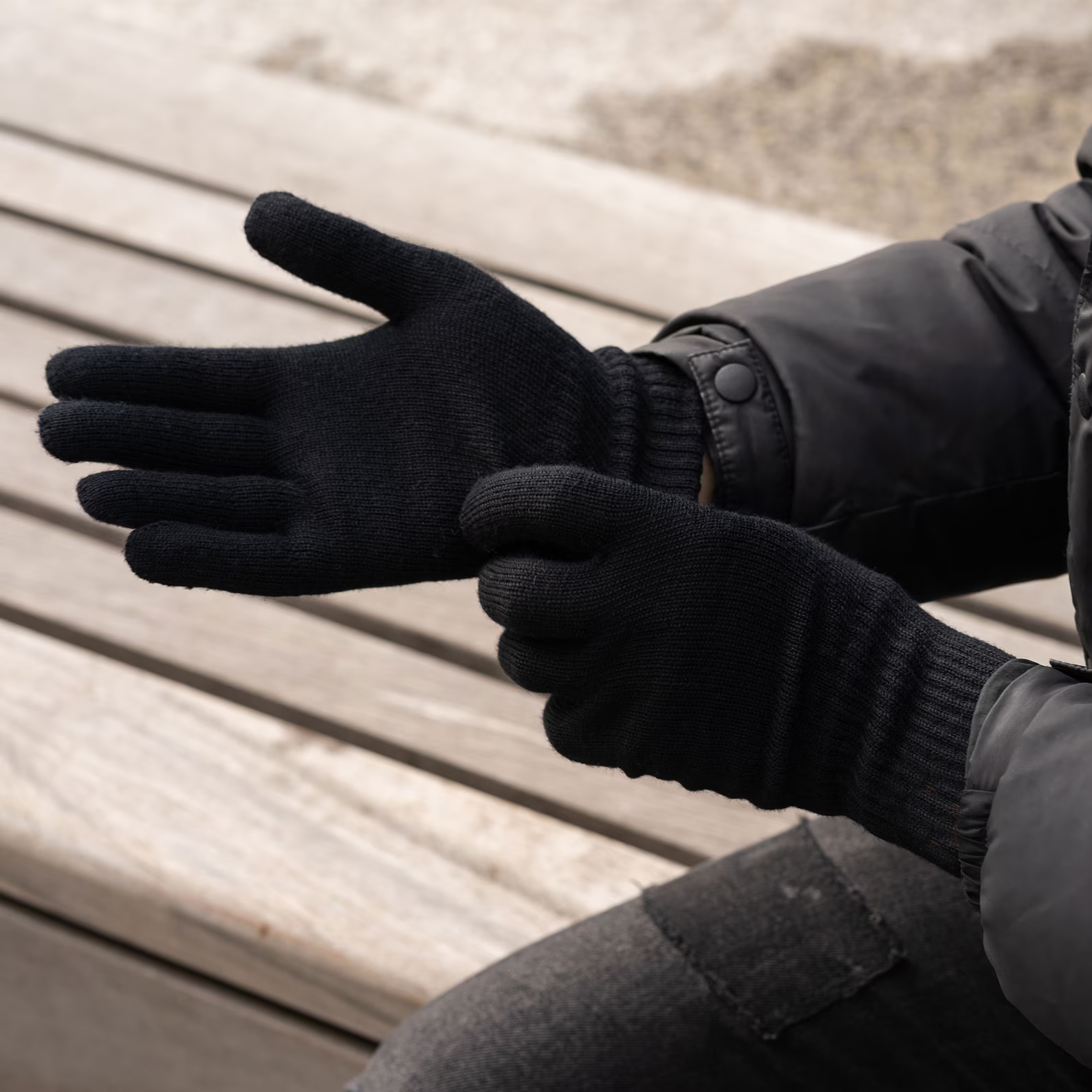 black plain wool blend gloves for women